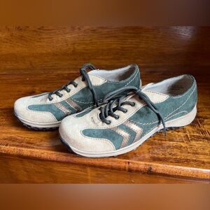 Vintage Bee Fly Akelo-16 Green Tan Suede Women's Sneakers Size 6 1/2 6.5